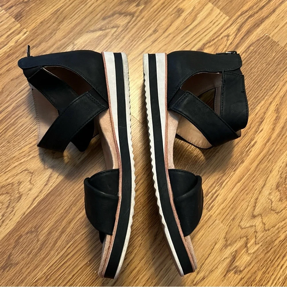 Life Stride Black and Tan Sandals - Picture 6 of 11